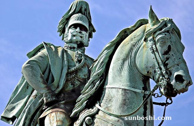 夢(mèng)境解析夢(mèng)見右-被狗咬右手-蛇咬右手-右耳朵-自己右胳膊斷-右手被蛇咬