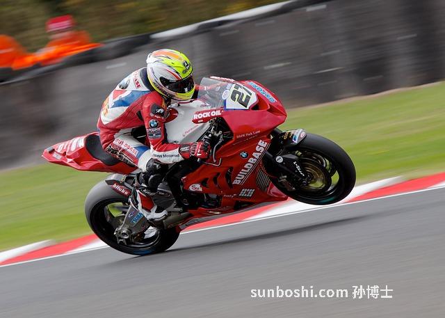 夢見車跑-夢見馬車跑-夢見坐車跑