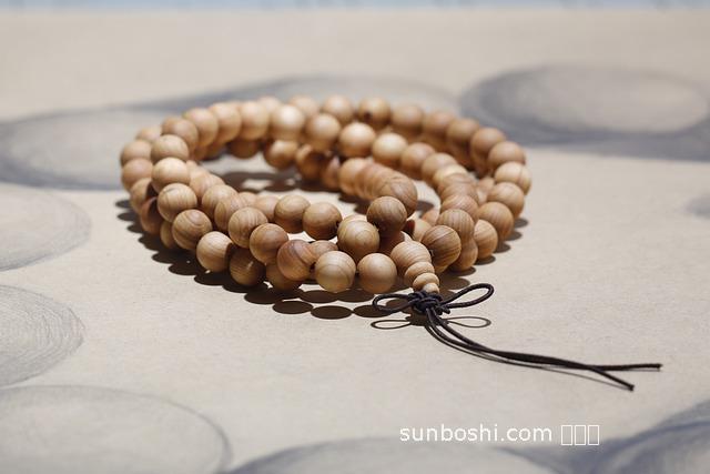 巖柏手串的功效與作用